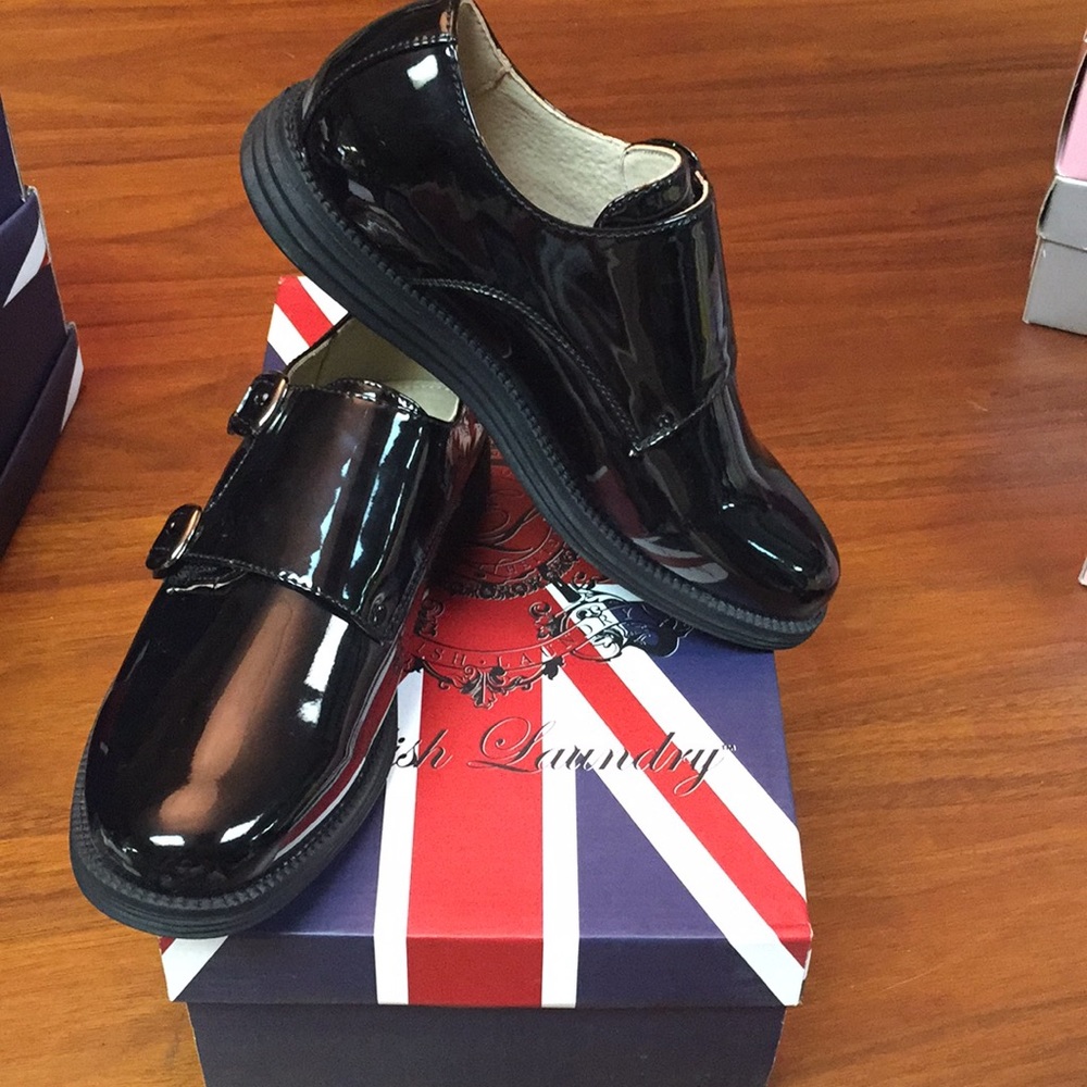 Boys patent leather shoes. SIZE:3